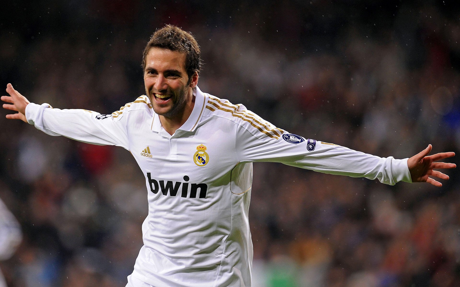 开云体育APP下载-阿根廷天才助攻，巴塞罗那力压皇马登顶，阿根廷足球运动员效力于西甲巴塞罗那足球俱乐部