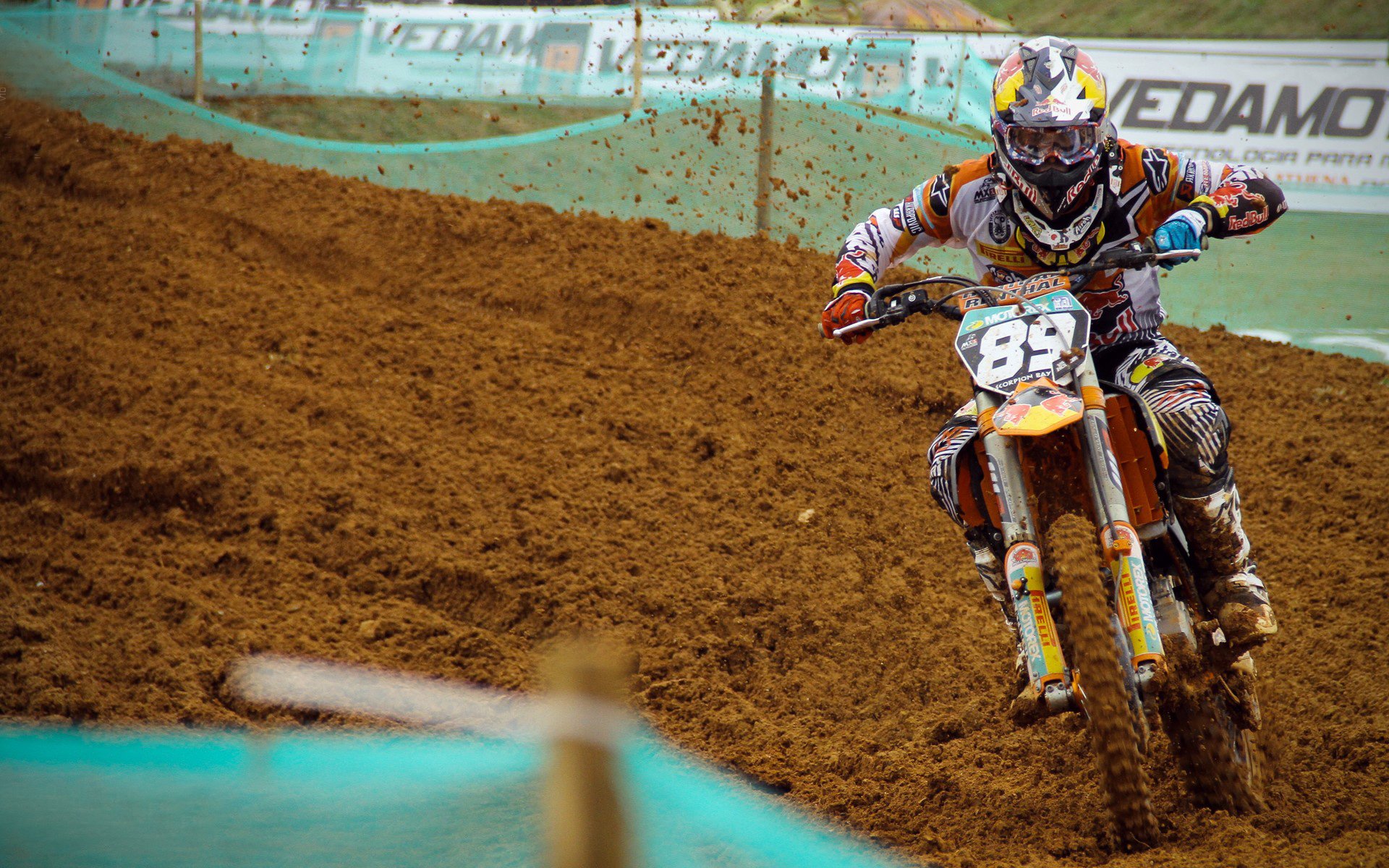 “东安湖体育公园龙舟赛:竞速的激情与团结的力量”